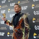 Nikolay Baskov Instagram - Дорогие друзья, слушатели Русского радио! Сегодняшняя награда - ваша заслуга! Хочу поблагодарить вас от всего сердца! Песня «Лучший день» была хит-параде рекордные 32 недели, 4 из них - на первом месте. Спасибо , что голосовали за эту композицию, спасибо за поддержку! Эта статуэтка юбилейная-двадцатая! У меня сегодня Лучший День❗️🔥❤️ @russkoe_radio