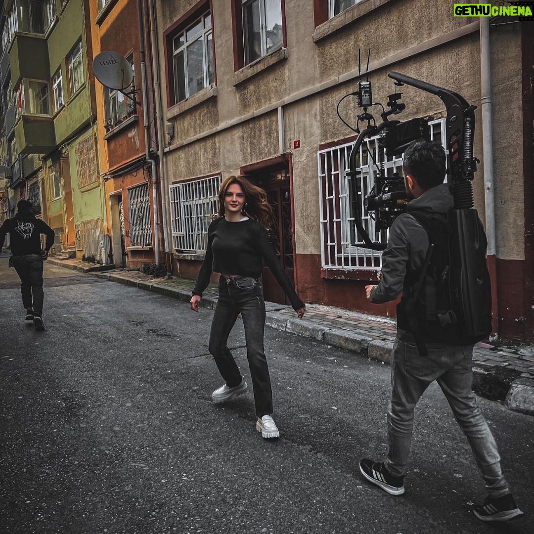 Nilsu Berfin Aktaş Instagram - İşimi seviyorum 🫶 @ghbgdizi