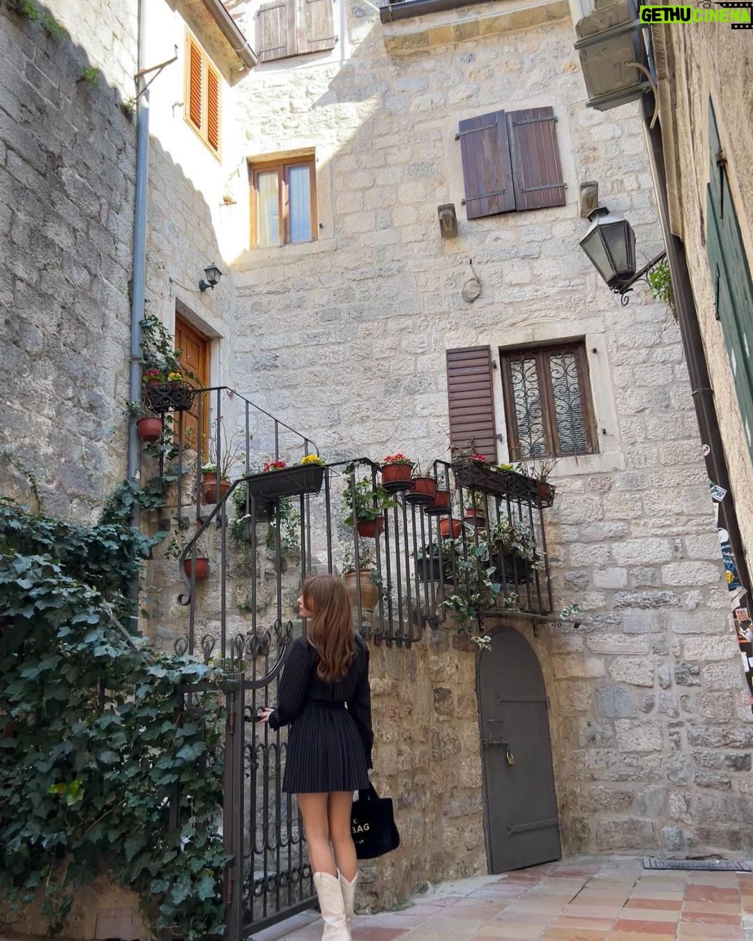 Nilsu Berfin Aktaş Instagram - Gülüms Kotor Old Town