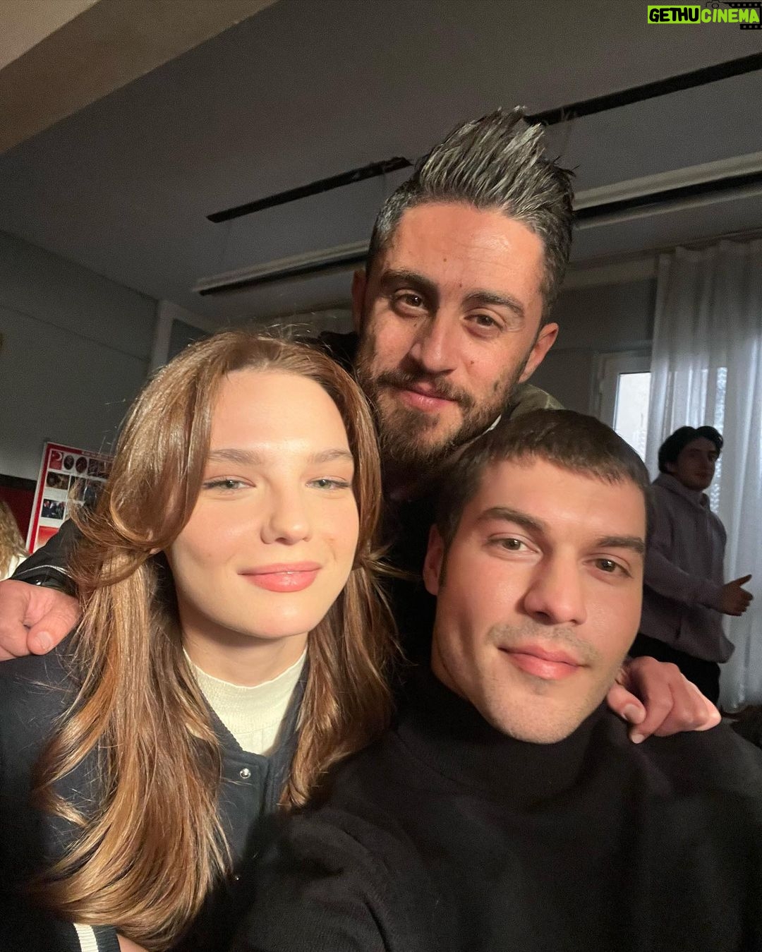 Nilsu Berfin Aktaş Instagram - Gizem, Seço, Mert, hızlı ve evli Hakan ile (Gürdal ayrıntıda) @ghbgdizi #gelsinhayatbildiğigibi
