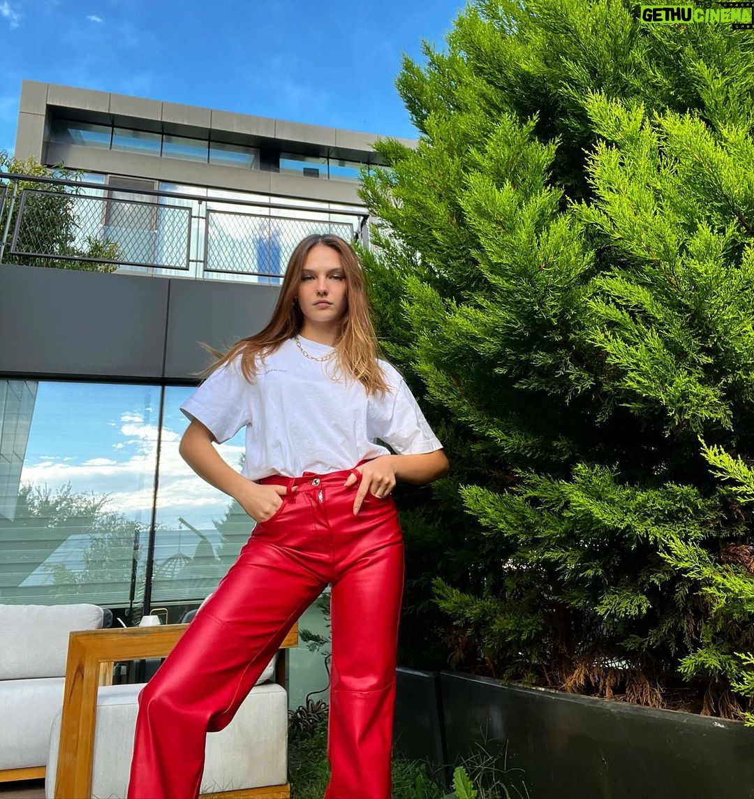Nilsu Berfin Aktaş Instagram - Ortaya karşık bişiler 💃