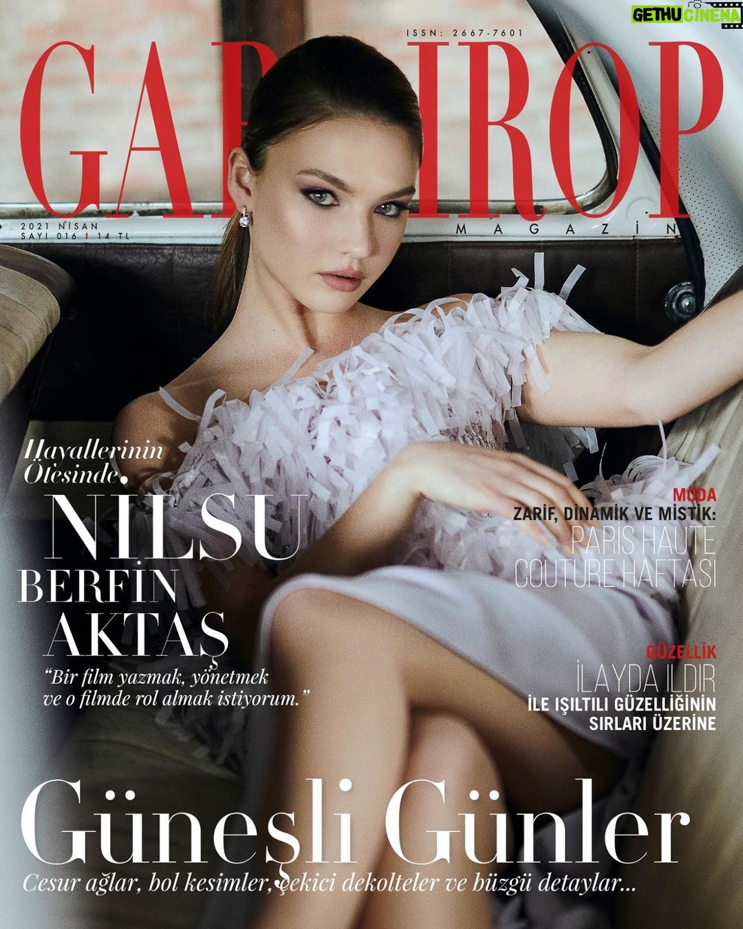 Nilsu Berfin Aktaş Instagram - Çok eğlendiğim çekimlerden bir tanesi oldu tüm ekibe teşekkür ediyorum iyi okumalar 🥰🌸✨ Genel Yayın Yönetmeni: @gulay_ozdemir Fotoğraflar: @ozanbalta Videografi: @bulentbab Moda Direktörü: @caglakucukdereli Styling: @giodevdariani Saç ve Makyaj: @ramadanbozaci Prodüksiyon: @mine.gunduz @nutekstudio @gardiropmagazin @kibrithane @kibrithanecicek @ufukergin @sociaentertainment