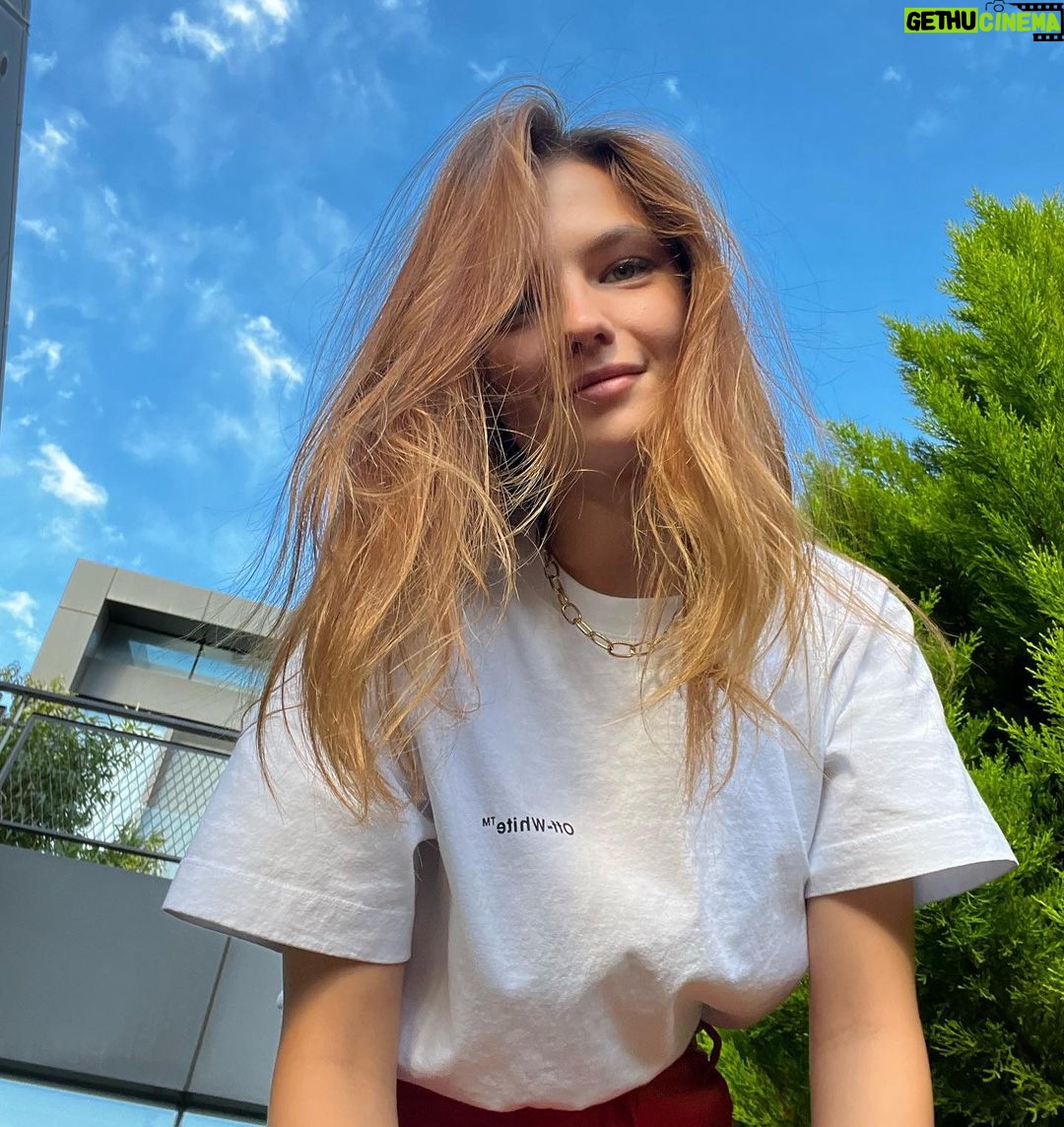 Nilsu Berfin Aktaş Instagram - Ortaya karşık bişiler 💃