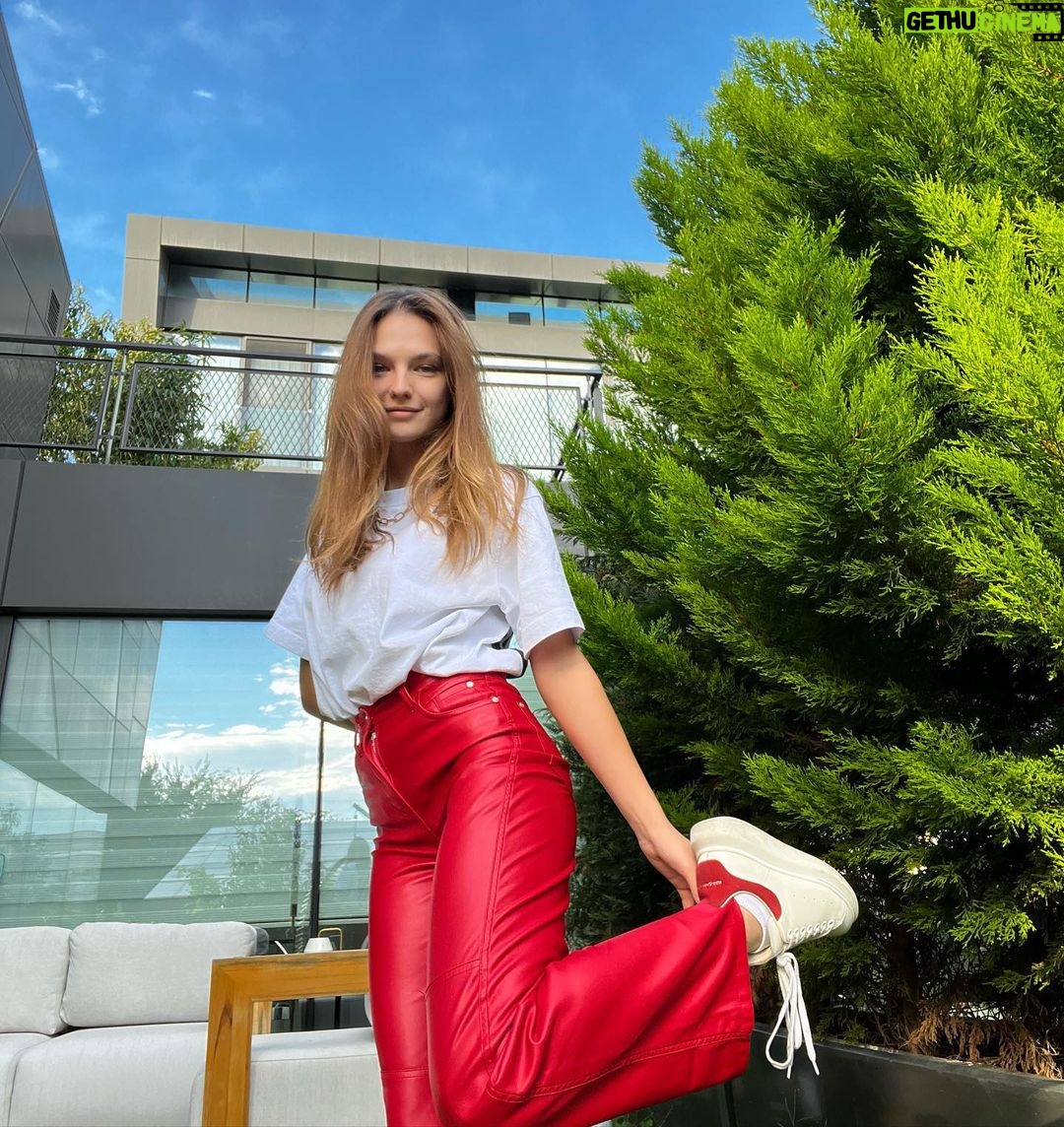 Nilsu Berfin Aktaş Instagram - Ortaya karşık bişiler 💃