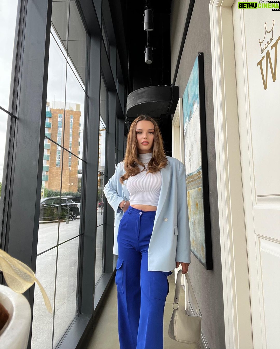 Nilsu Berfin Aktaş Instagram - happy weekend 💙