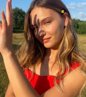 Nilsu Berfin Aktaş Instagram - Bi sürü foto attım 🌼