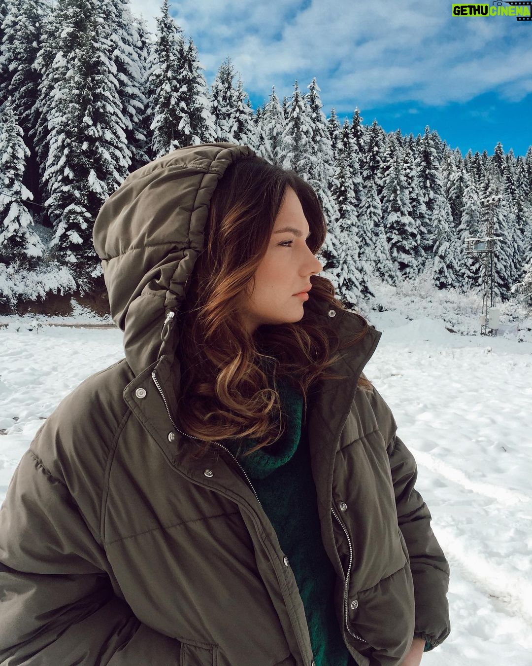 Nilsu Berfin Aktaş Instagram - ❄️Bugün yaylanın düğünü var herhal beyaz giyinmiş 🕊 Çambaşı Yaylası-Ordu