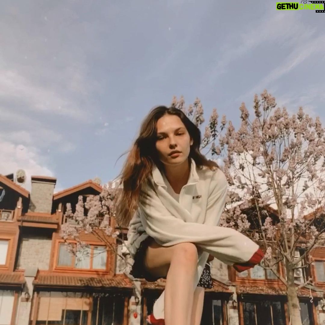 Nilsu Berfin Aktaş Instagram - Anlamam nedenini üzmüşler bebeğimi 🌸