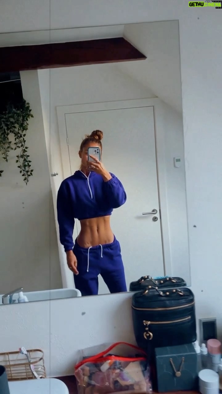 Nina Agdal Instagram - @theagdalmethod ab gains 💪 www.theagdalmethod.com