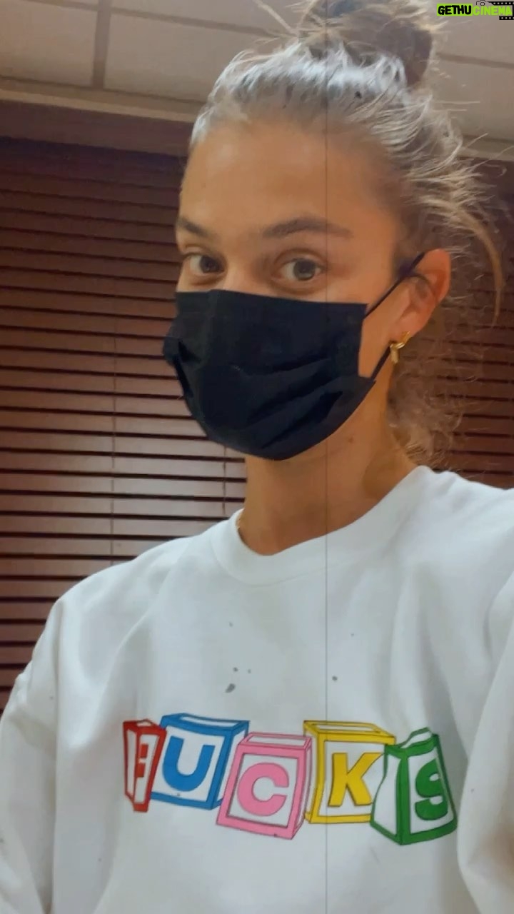 Nina Agdal Instagram - When you coincidentally wear a sweatshirt that says “FUCKS” when going to the gynecologist 🤦♀️ #nationalawkardmomentsday cc @serenakerrigan