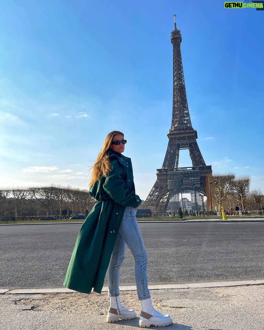 Nina Agdal Instagram - Guess where I am. Lol. @shopbop