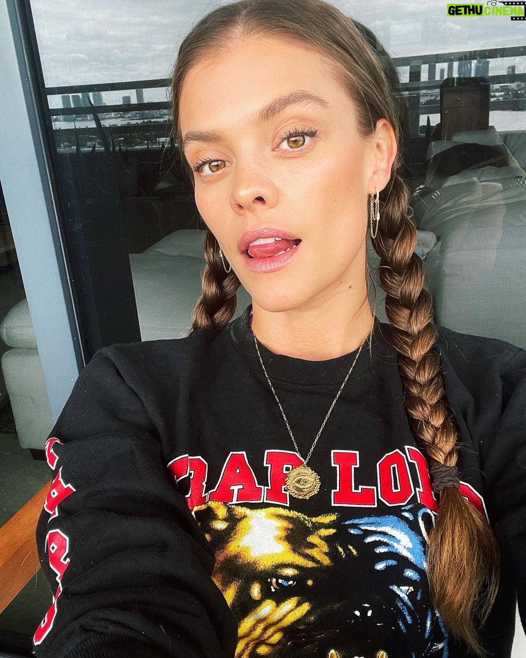 Nina Agdal Instagram - The sleeping with braids hair hack is so underrated 🧜♀️
