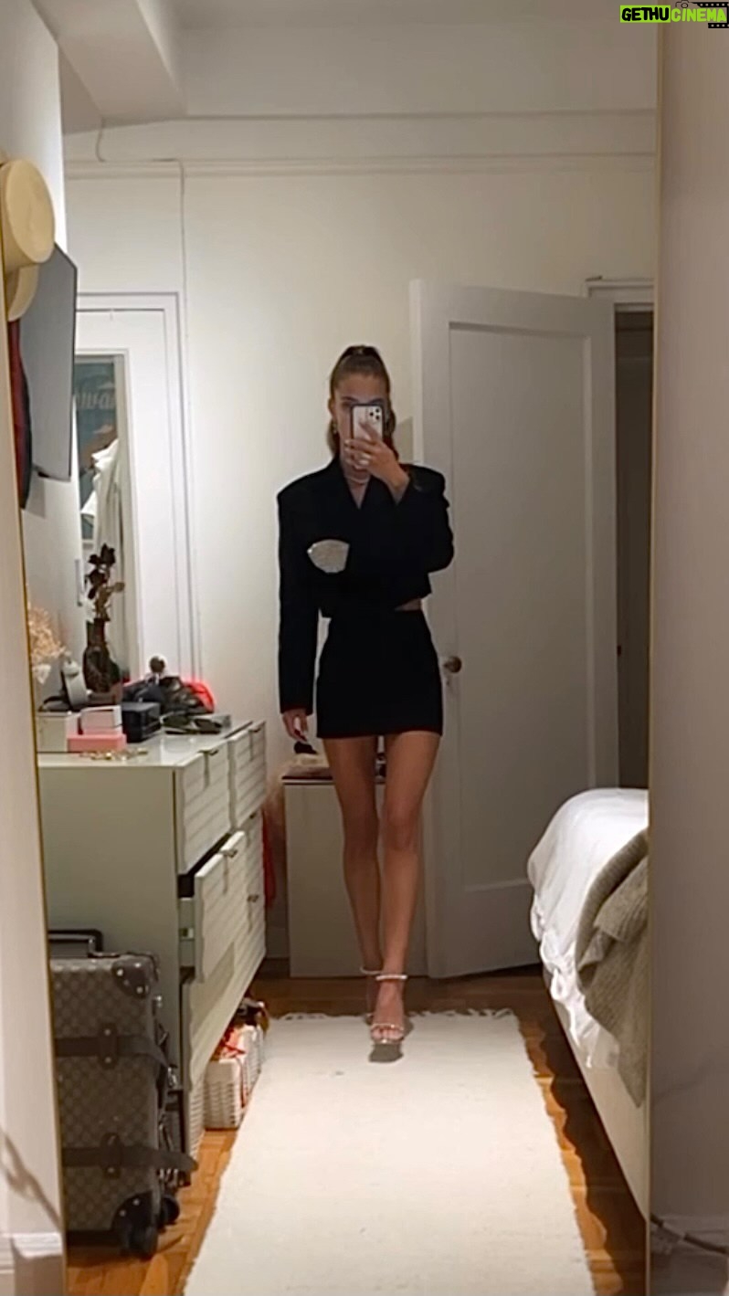 Nina Agdal Instagram - The outfit made me do it 🤷♀️ @nue_studio @cristahlea @debeersofficial HMU @clysheee @nikomaragos