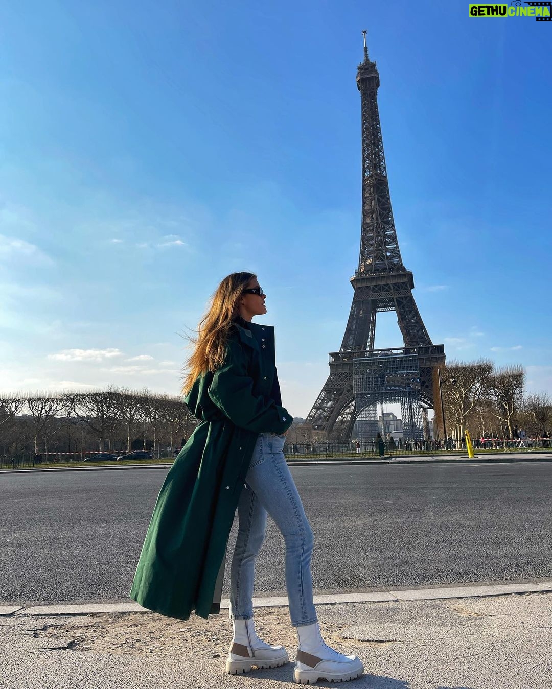 Nina Agdal Instagram - Guess where I am. Lol. @shopbop