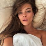 Nina Agdal Instagram - Does anyone know know how to actually beat jetlag cus if the answer is yes please let me know in comments 😴