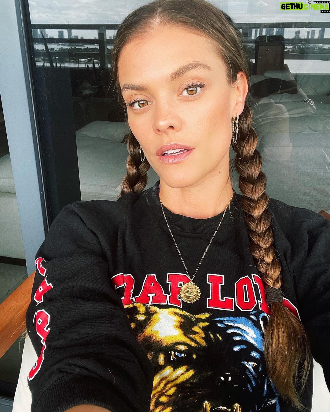 Nina Agdal Instagram - The sleeping with braids hair hack is so underrated 🧜♀️