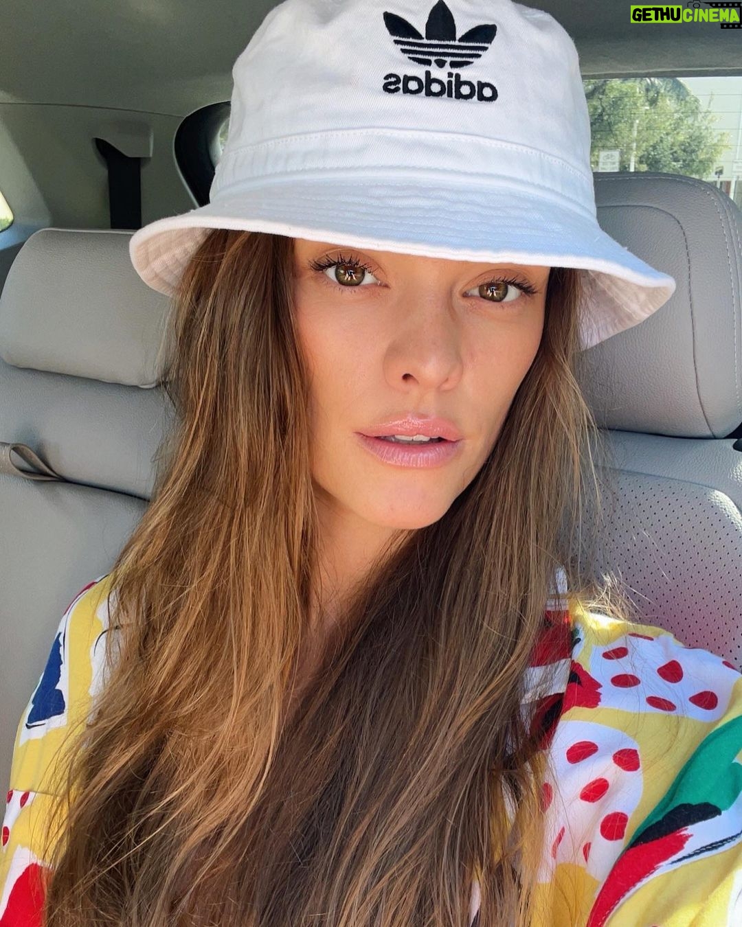 Nina Agdal Instagram - Tan will fade, memories will last forever 🌴 Miami, thank you for having me 🤌