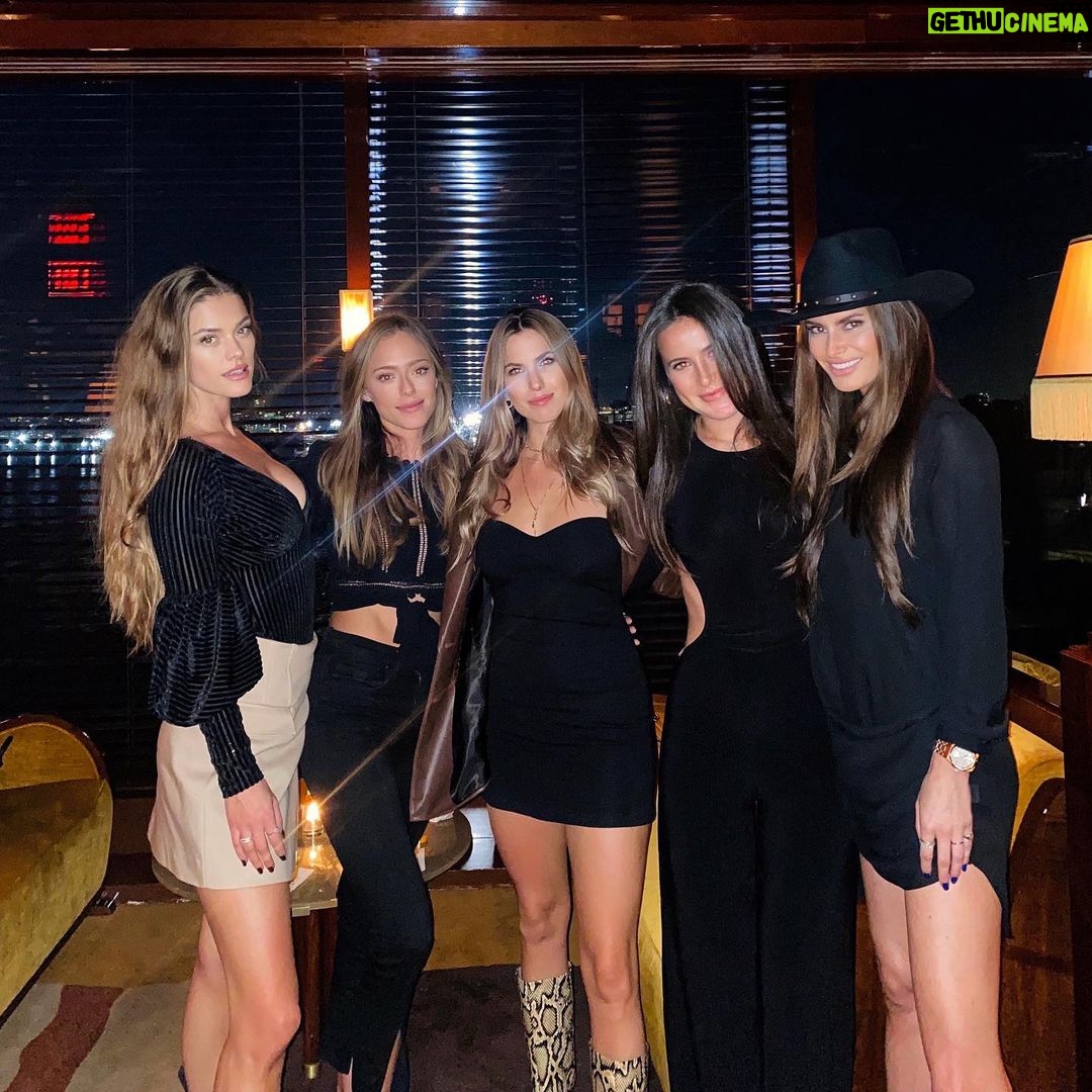 Nina Agdal Instagram - Spice up your life 🍸🍸🍸🍸🍸 @chaselerner @ellie_case @hannahsocolsky @daniepst Casa Cipriani