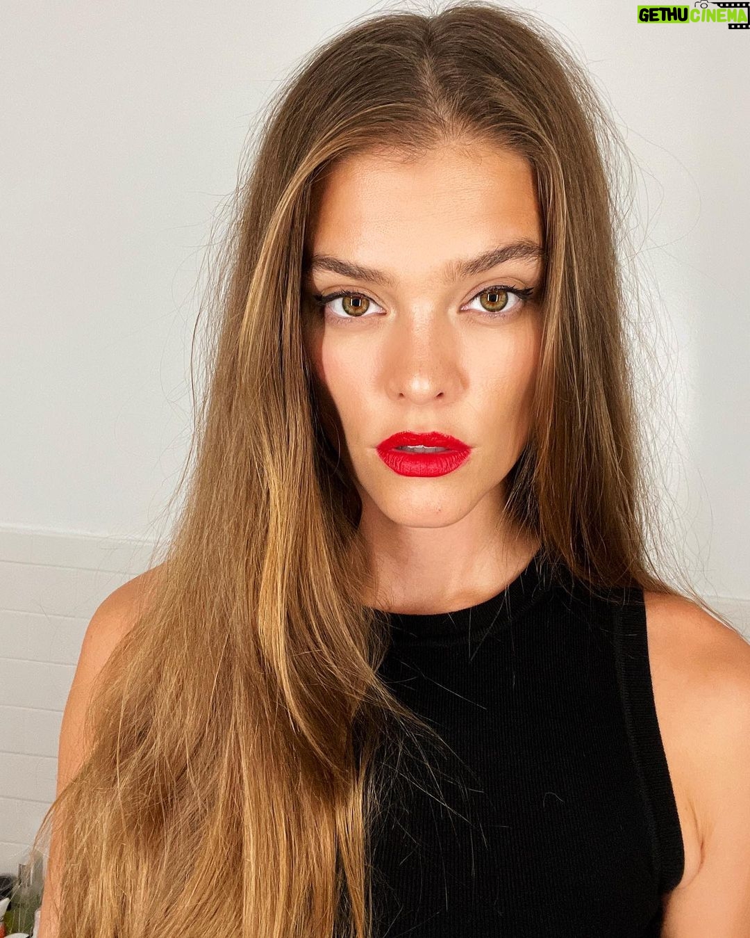 Nina Agdal Instagram - I put on a red lip and had a dirty martini 💯💋