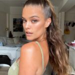 Nina Agdal Instagram – No matter how hard i try it never ends up looking like this 🧐🪄 hair: @adammaclay makeup: @rommynajor