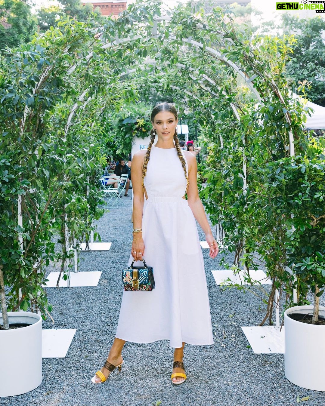 Nina Agdal Instagram - Last night @BelvedereVodka’s #OrganicInfusions launch was magical! I had so much fun seeing their innovative design work, connecting with old friends and reuniting with nature — and of course sipping some delicious and refreshing cocktails 🍸🍋 #MyNature #ad