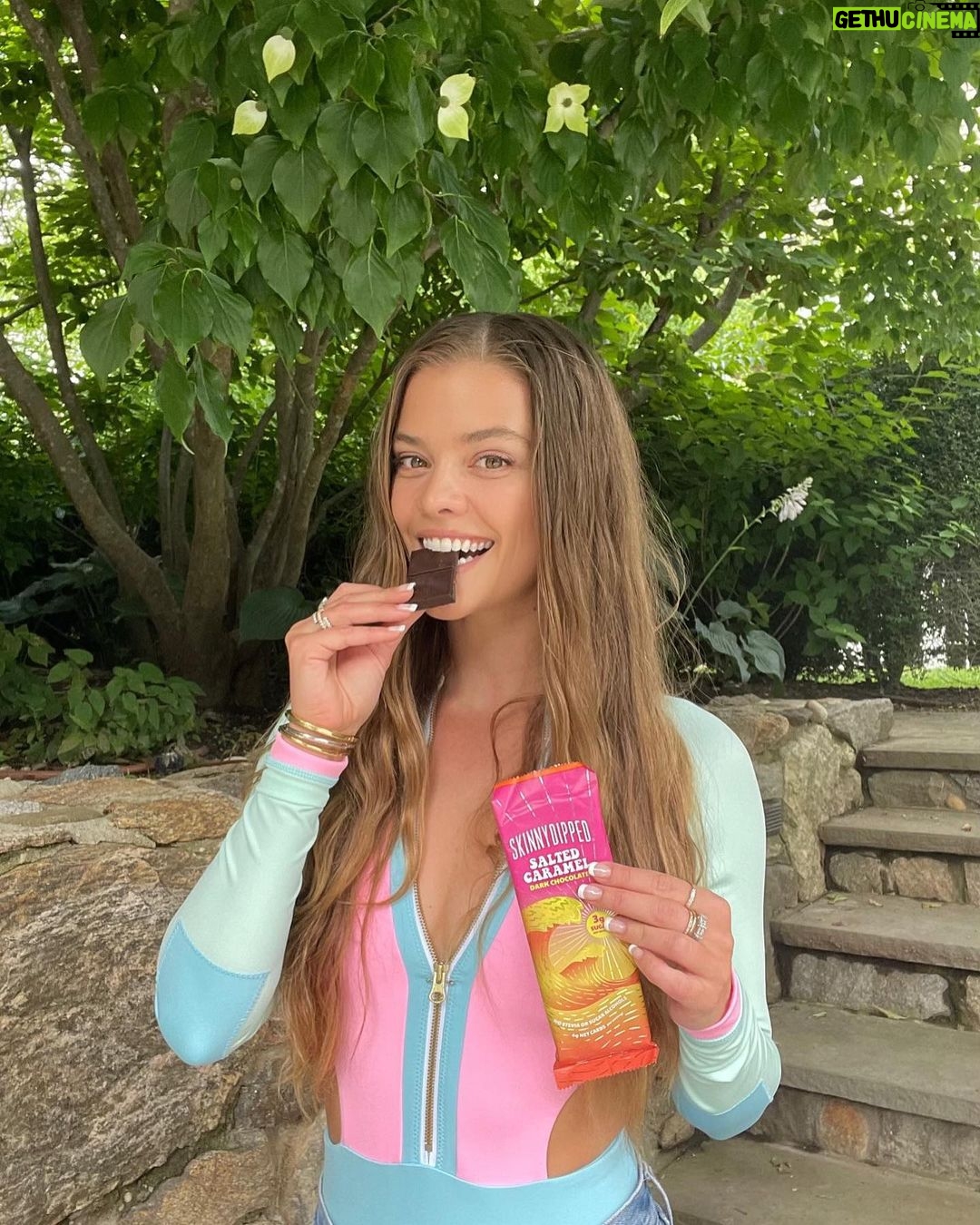 Nina Agdal Instagram - Been loving the new @skinnydipped chocolate bars. If you haven’t tried them yet do yourself a favor and run (don’t walk) to get them! All real ingredients and less sugar. Perfect treat for the Euro final!! ⚽️🍫 #skinnydippedpartner