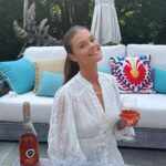 Nina Agdal Instagram - You guys know how much I love @kimcrawfordwine, so naturally I had to kick off the weekend with a glass 🍷. Have you tried their new Illuminate line? It’s SO good, and has a lower ABV content compared to classic Kim. It’s the perfect way to #KeepItLight on a Friday! 😍#kimcrawfordpartner