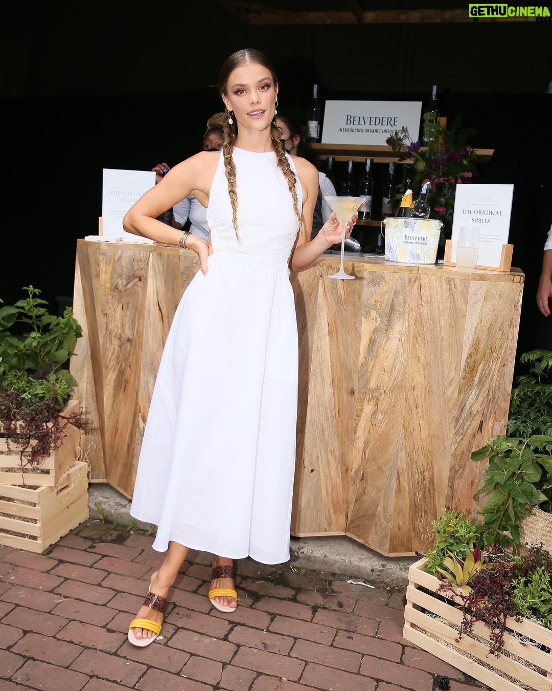 Nina Agdal Instagram - Last night @BelvedereVodka’s #OrganicInfusions launch was magical! I had so much fun seeing their innovative design work, connecting with old friends and reuniting with nature — and of course sipping some delicious and refreshing cocktails 🍸🍋 #MyNature #ad