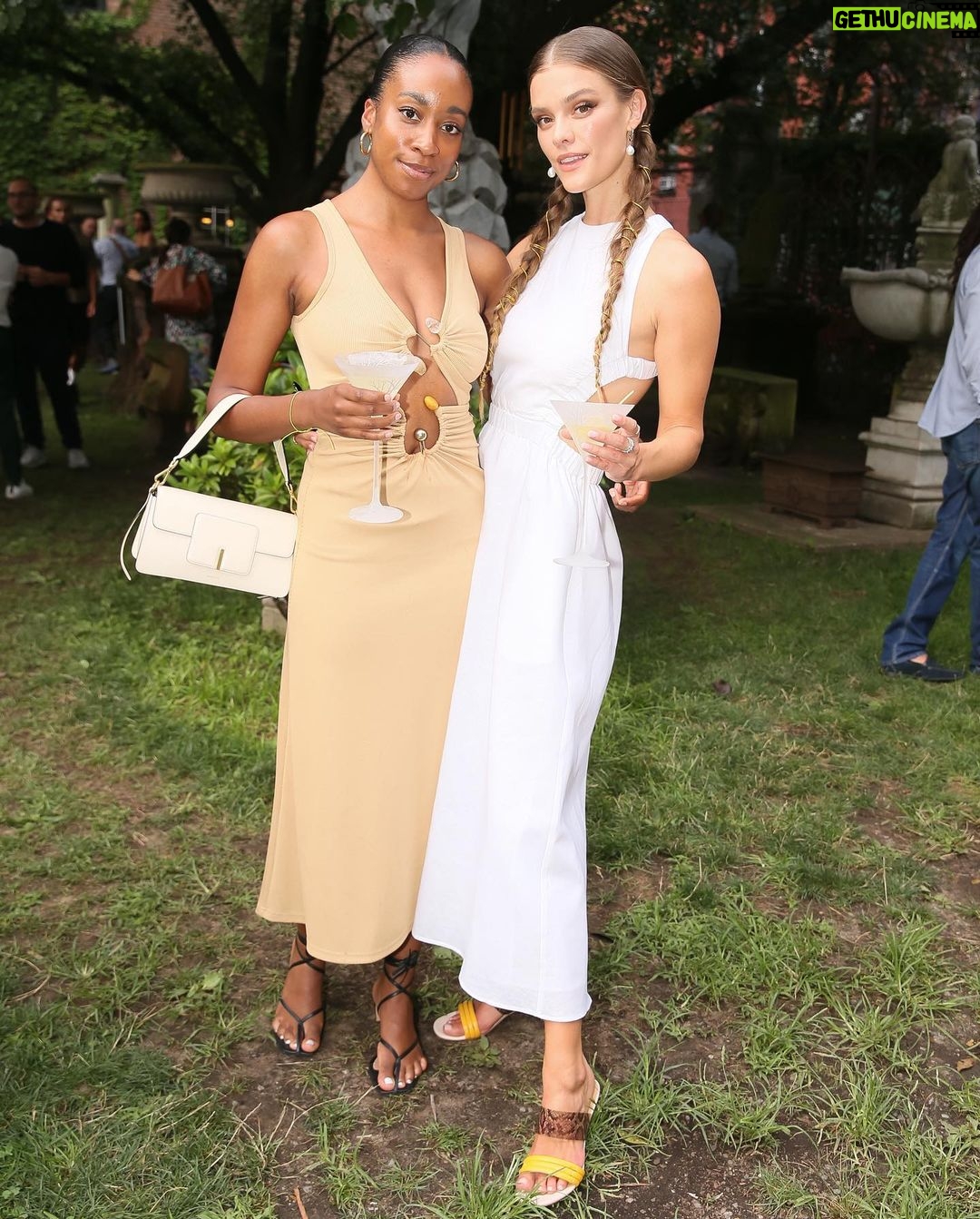 Nina Agdal Instagram - Last night @BelvedereVodka’s #OrganicInfusions launch was magical! I had so much fun seeing their innovative design work, connecting with old friends and reuniting with nature — and of course sipping some delicious and refreshing cocktails 🍸🍋 #MyNature #ad