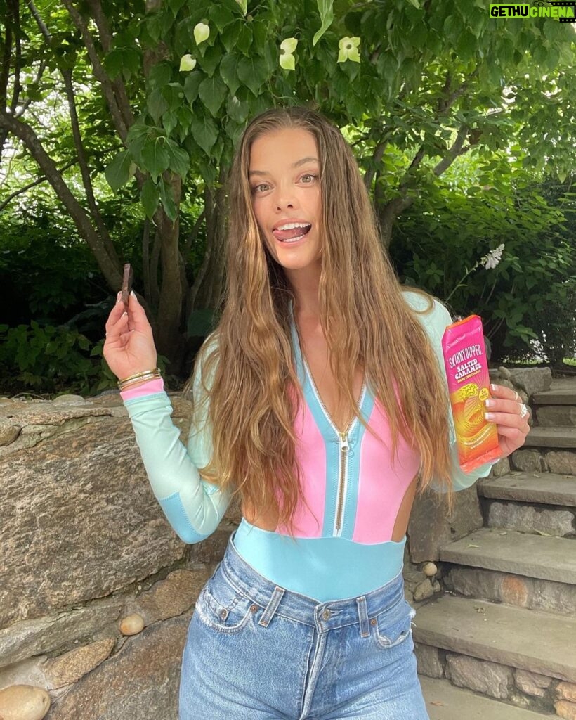 Nina Agdal Instagram - Been loving the new @skinnydipped chocolate bars. If you haven’t tried them yet do yourself a favor and run (don’t walk) to get them! All real ingredients and less sugar. Perfect treat for the Euro final!! ⚽️🍫 #skinnydippedpartner