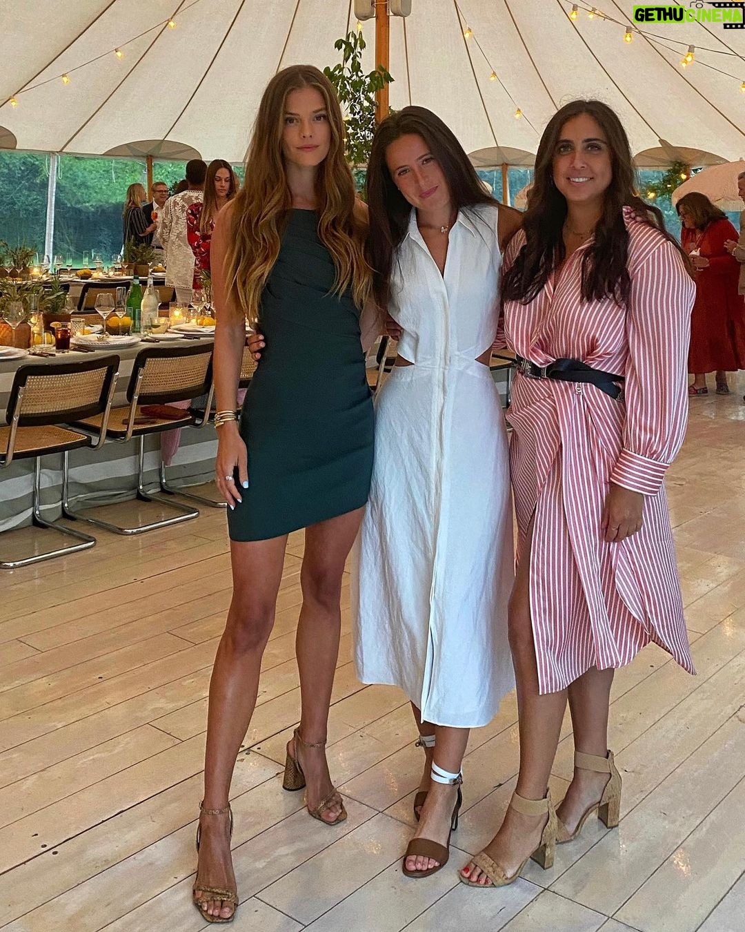 Nina Agdal Instagram - @HamptonsMag Best Dressed with these two queens! @chaselerner @julia_miaaa 💕 What a great evening — and the cacio was 👍 @mobysny East Hampton, New York