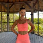 Nina Agdal Instagram - Who’s ready to workout with me?! Head over to @DKNY for a quick toning full body routine! Also how happy is this color?! 💖🍭#DKNYSport #ad