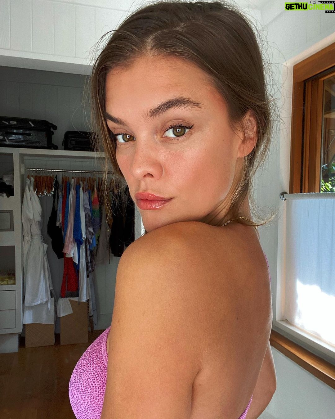 Nina Agdal Instagram - Iām smiling on the inside š
