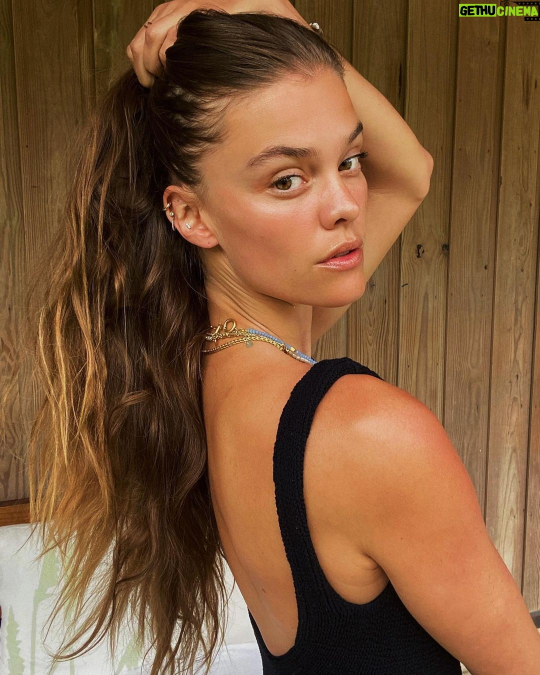 Nina Agdal Instagram - If you had to pick between conch fritters or escargots which route would you go? Just curious. 🐌