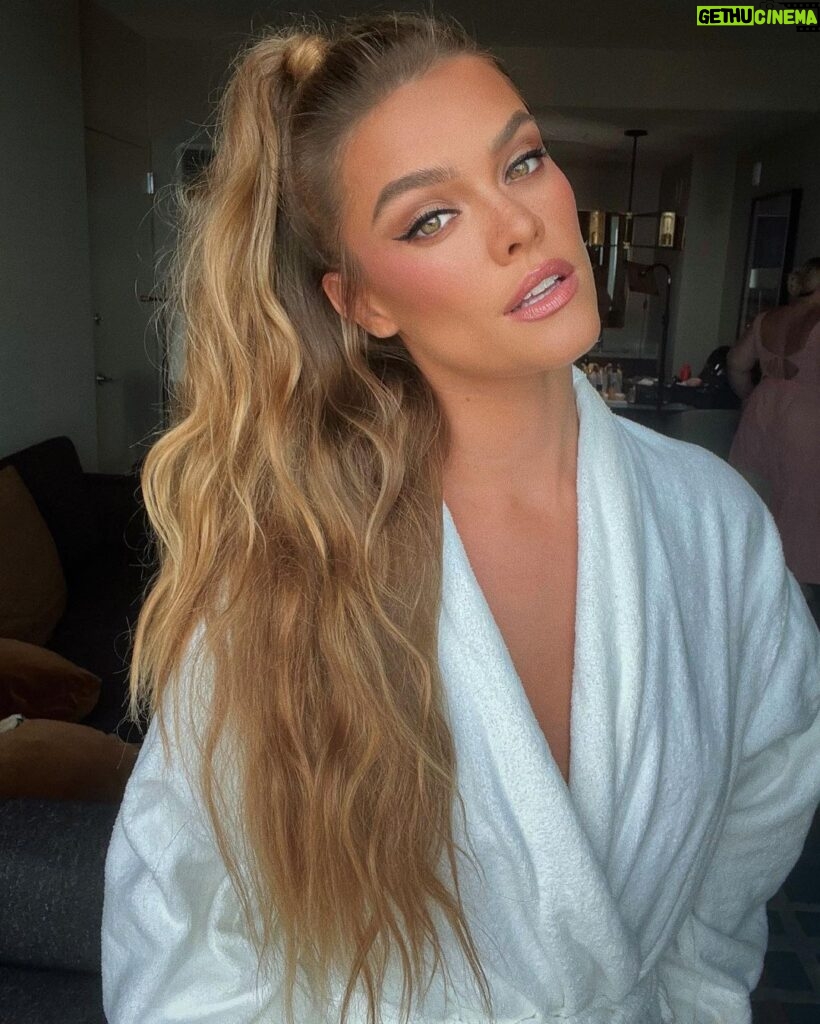 Nina Agdal Instagram - When the glam team shows up 💯