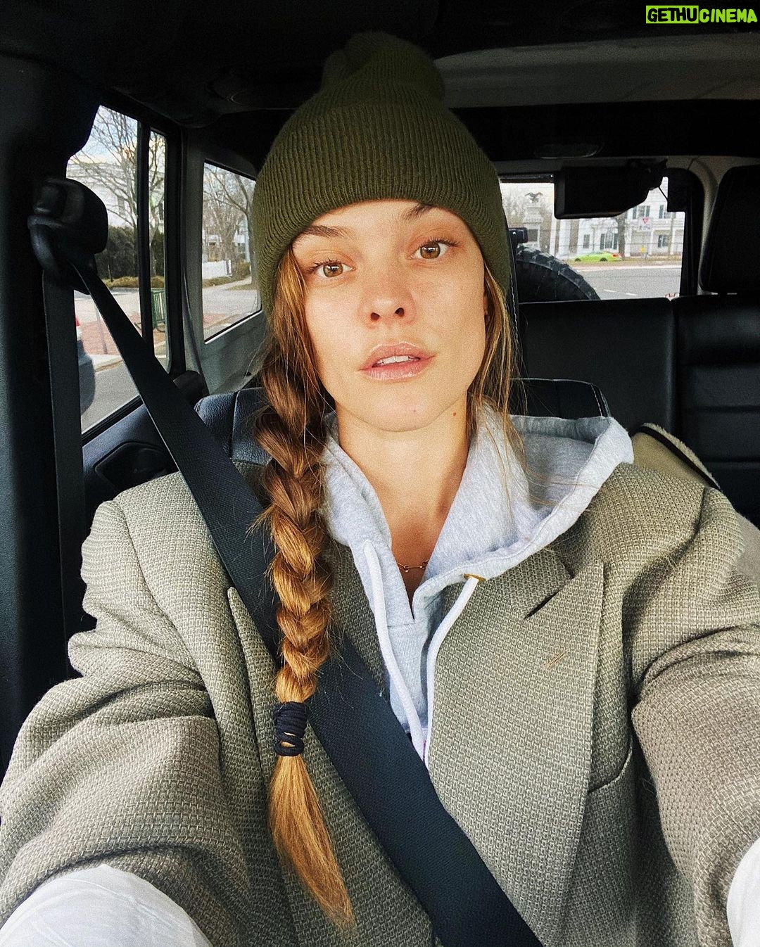 Nina Agdal Instagram - I have a special place in my (2021-fashionista) heart for sweatpants and oversized blazers 💖