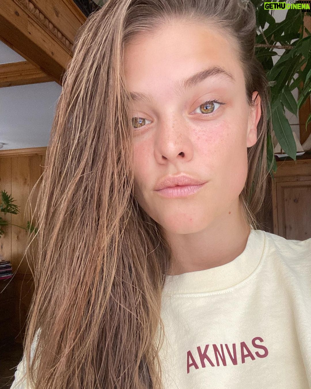 Nina Agdal Instagram - Snow lighting wins 💯
