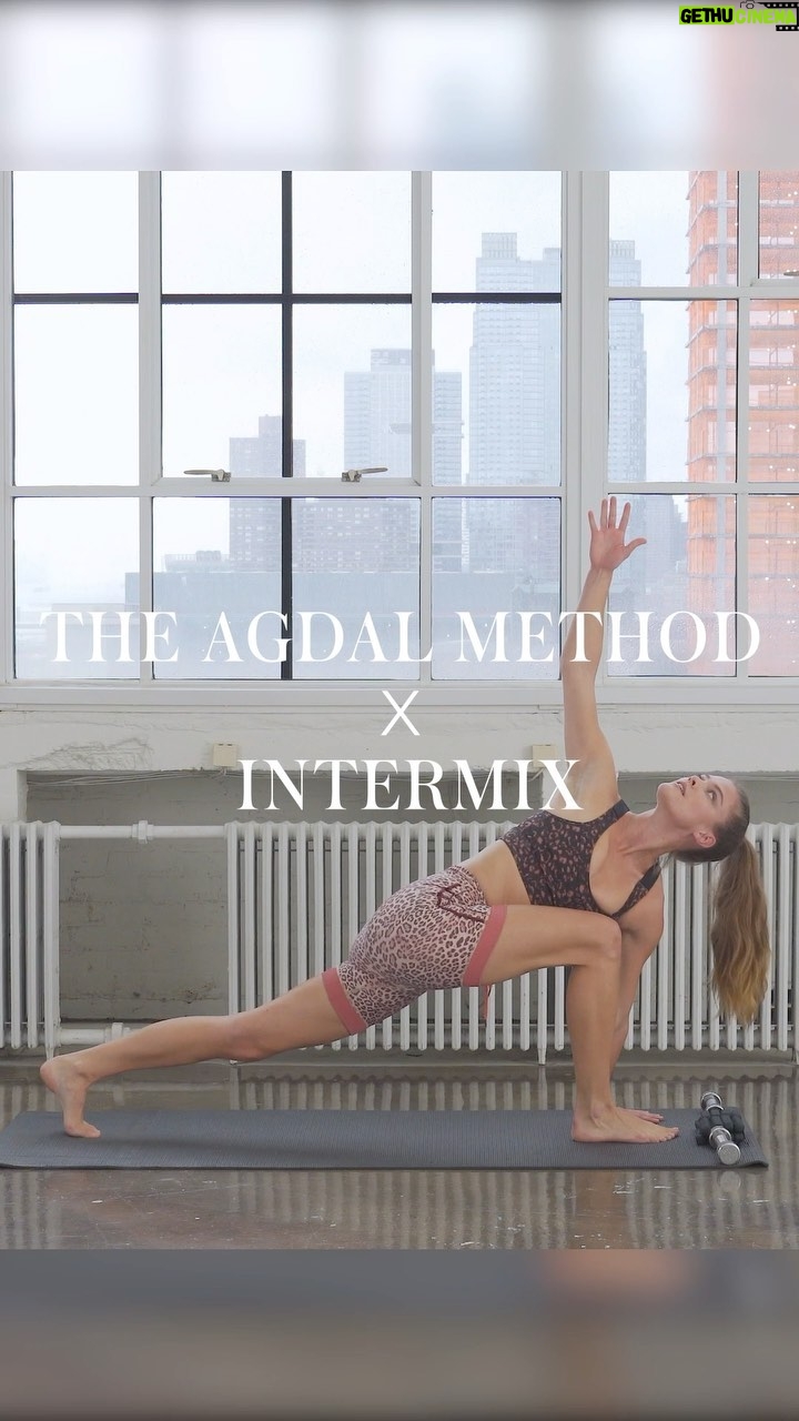 Nina Agdal Instagram - Last but not least a super (duper!) quick 3-minute tone & sculpt routine. Had so much fun filming these videos with the team @intermixonline ✨ Thank you for having me! 🙏 @theagdalmethod