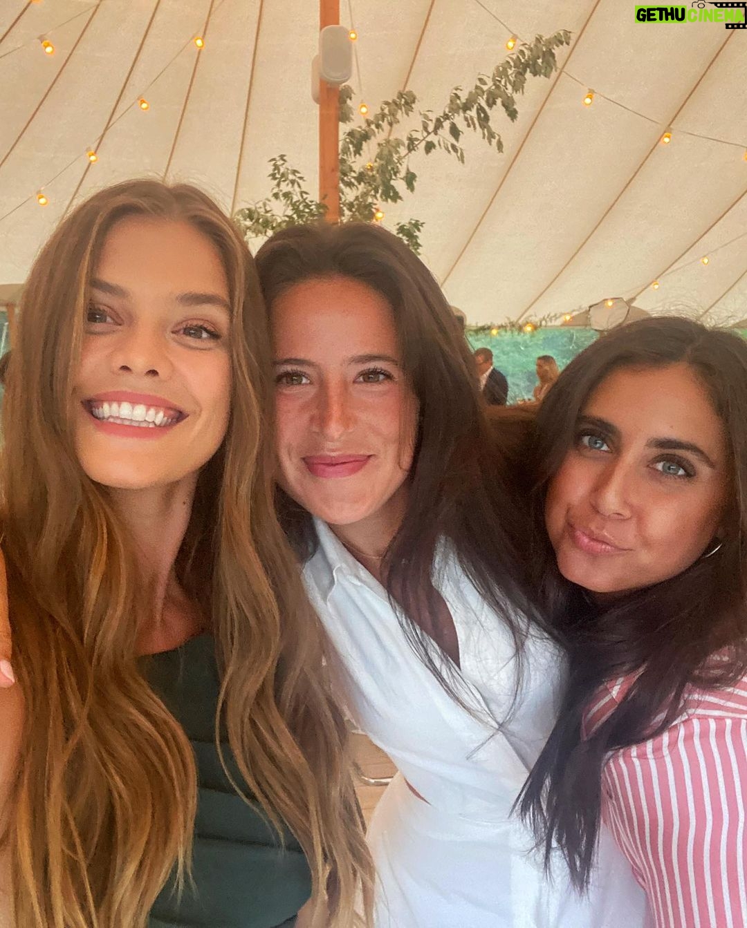 Nina Agdal Instagram - @HamptonsMag Best Dressed with these two queens! @chaselerner @julia_miaaa 💕 What a great evening — and the cacio was 👍 @mobysny East Hampton, New York