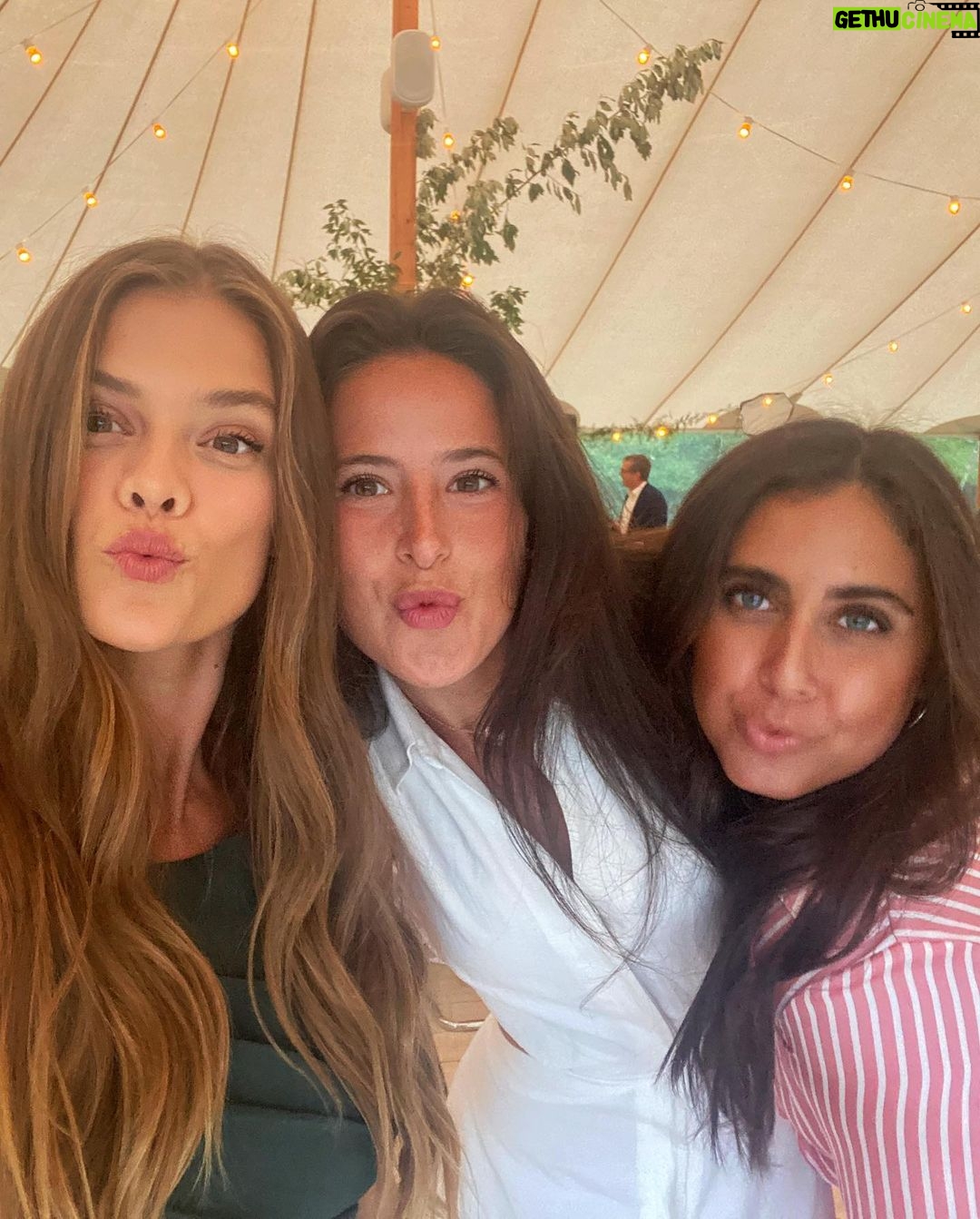 Nina Agdal Instagram - @HamptonsMag Best Dressed with these two queens! @chaselerner @julia_miaaa 💕 What a great evening — and the cacio was 👍 @mobysny East Hampton, New York