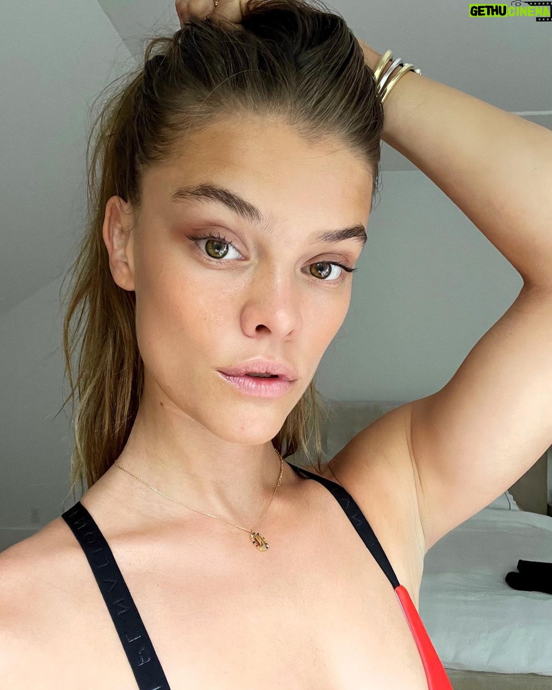 Nina Agdal Instagram - Sup’ close and personal 🤙