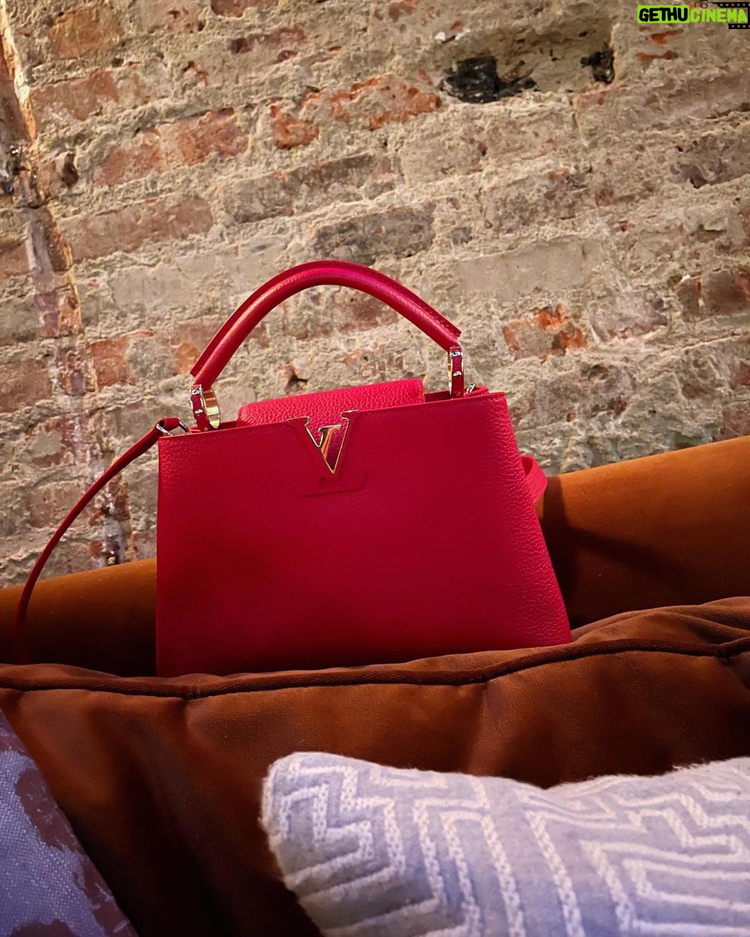 Nina Agdal Instagram - This bag, this city, this guy. ♥️ #Capucines @louisvuitton New York City, N.Y.