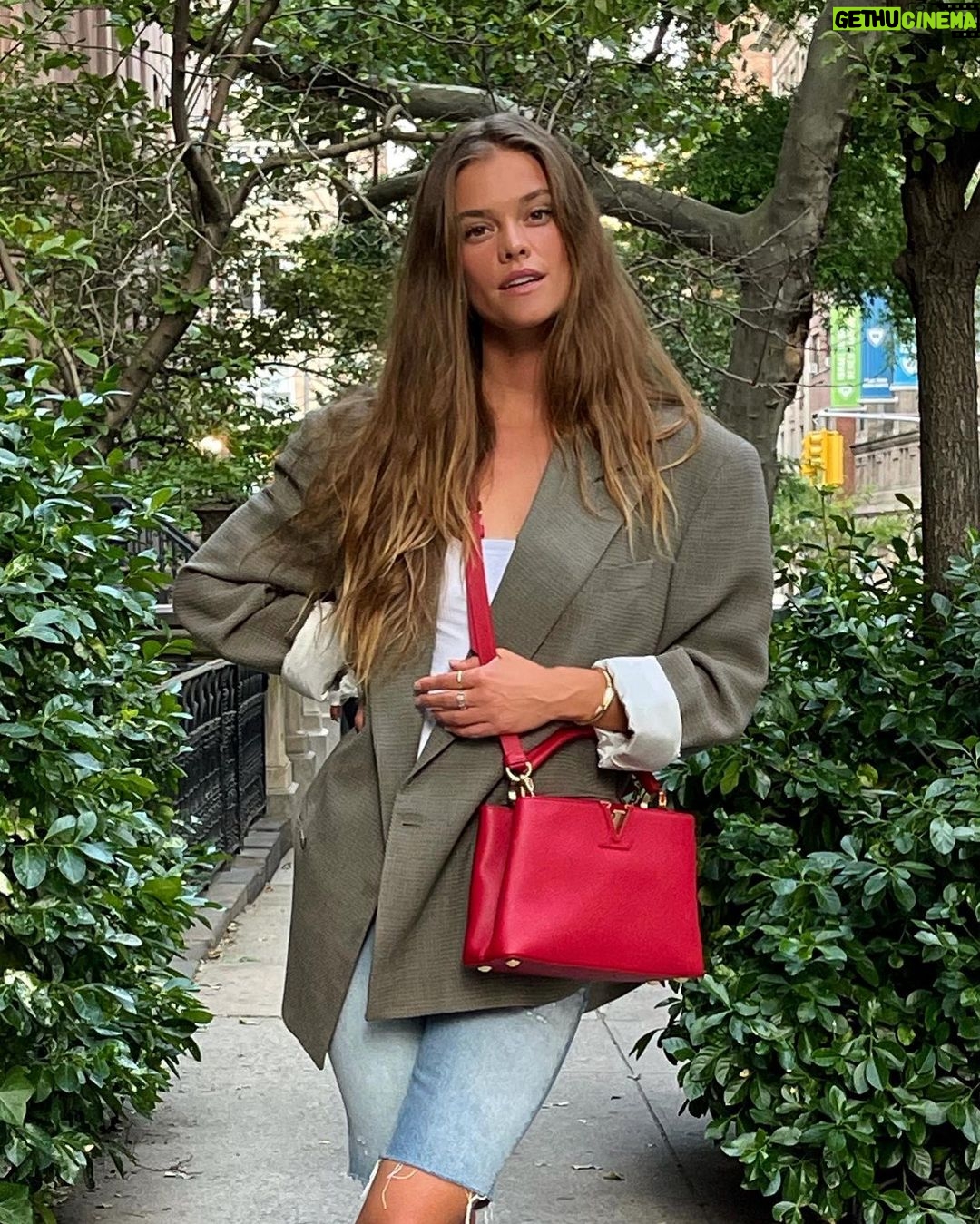 Nina Agdal Instagram - This bag, this city, this guy. ♥️ #Capucines @louisvuitton New York City, N.Y.