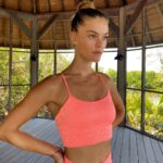 Nina Agdal Instagram - Who’s ready to workout with me?! Head over to @DKNY for a quick toning full body routine! Also how happy is this color?! 💖🍭#DKNYSport #ad