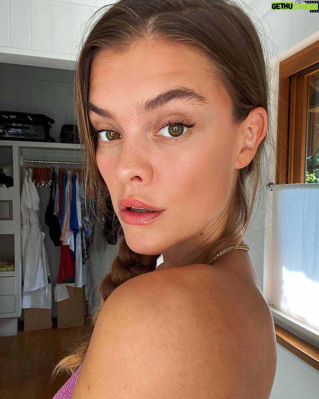 Nina Agdal Instagram - Iām smiling on the inside š
