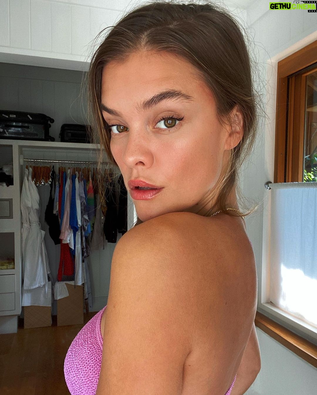 Nina Agdal Instagram - Iām smiling on the inside š