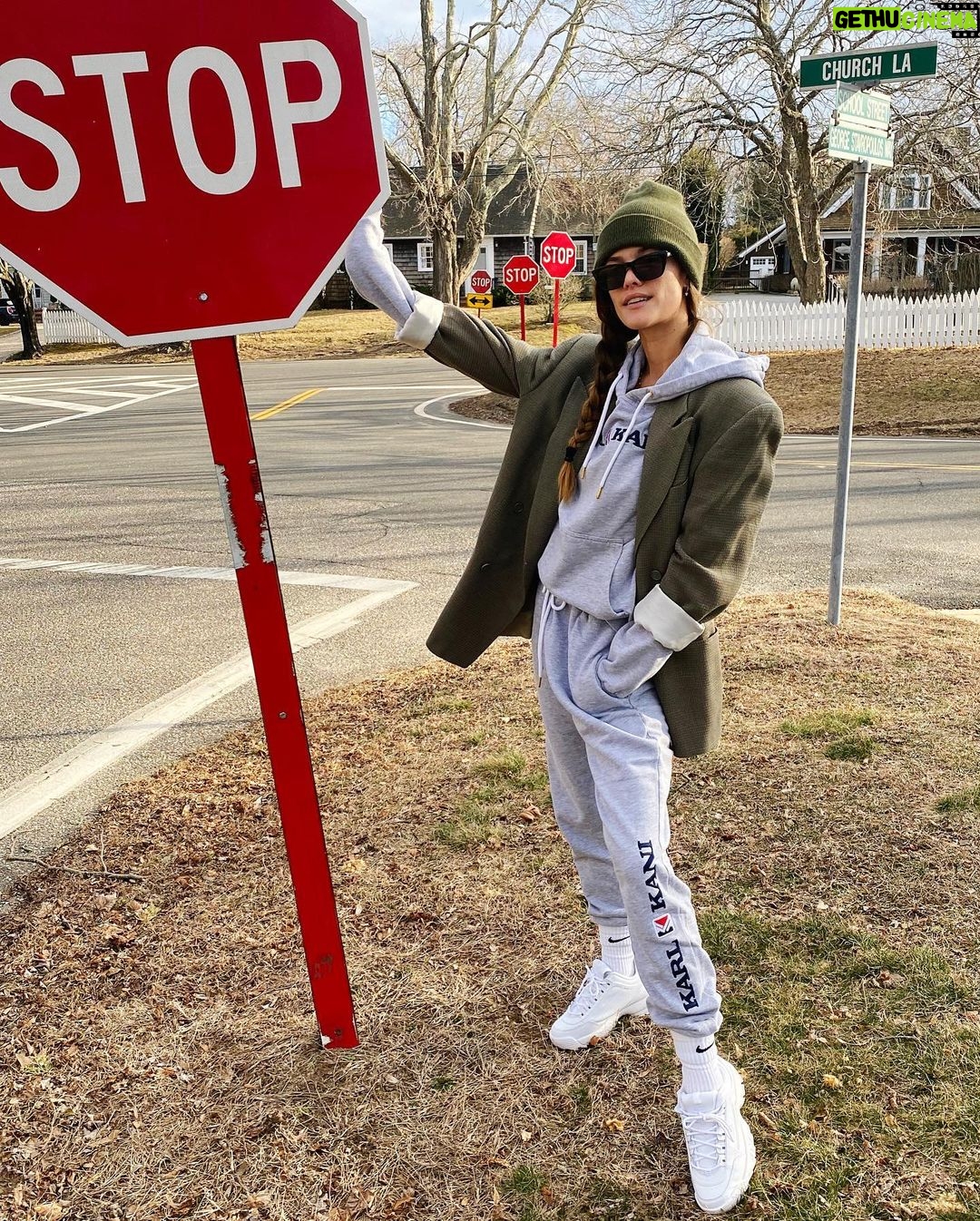 Nina Agdal Instagram - When you’re an HSP and this is what your brain looks like before doing basically anything but you got places to go and goals to reach so you push through them one stop sign at a time. Who can relate?