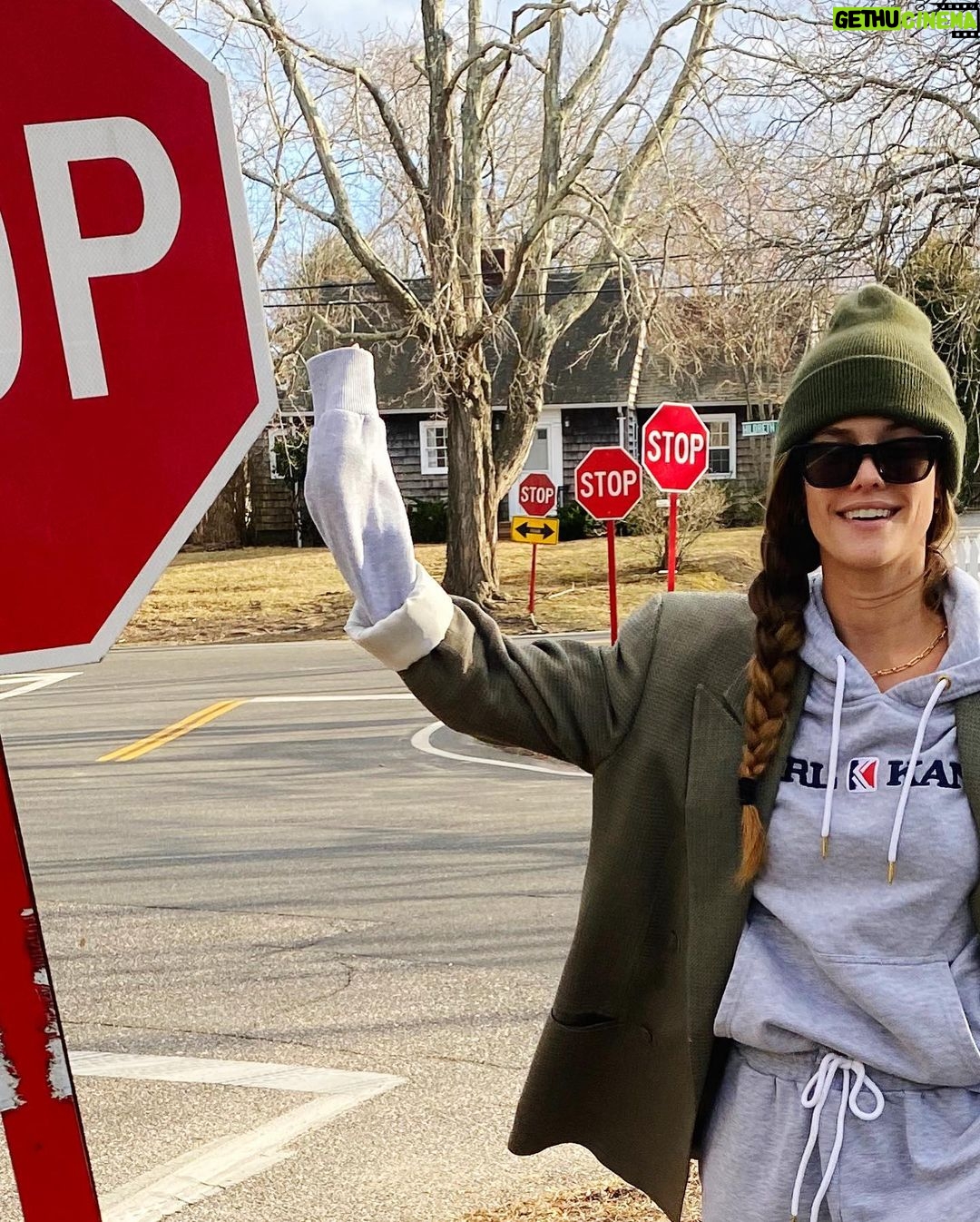 Nina Agdal Instagram - When you’re an HSP and this is what your brain looks like before doing basically anything but you got places to go and goals to reach so you push through them one stop sign at a time. Who can relate?