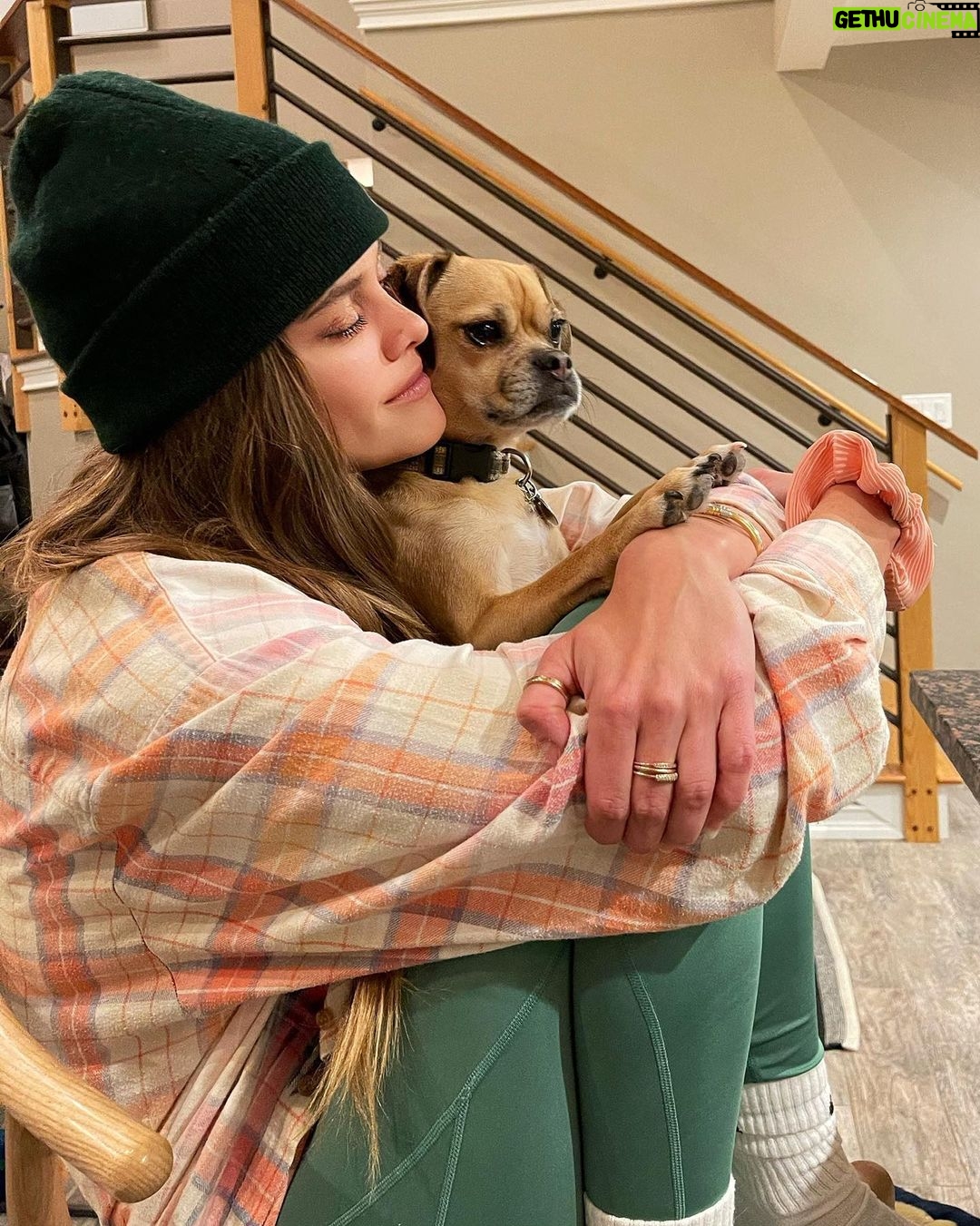 Nina Agdal Instagram - Sometimes you just need some fresh air, a couple of friends and some good laughs to recharge those batteries 💙 (tested/quarantined prior to seeing eachother) What do you do to recharge? Upstate NY