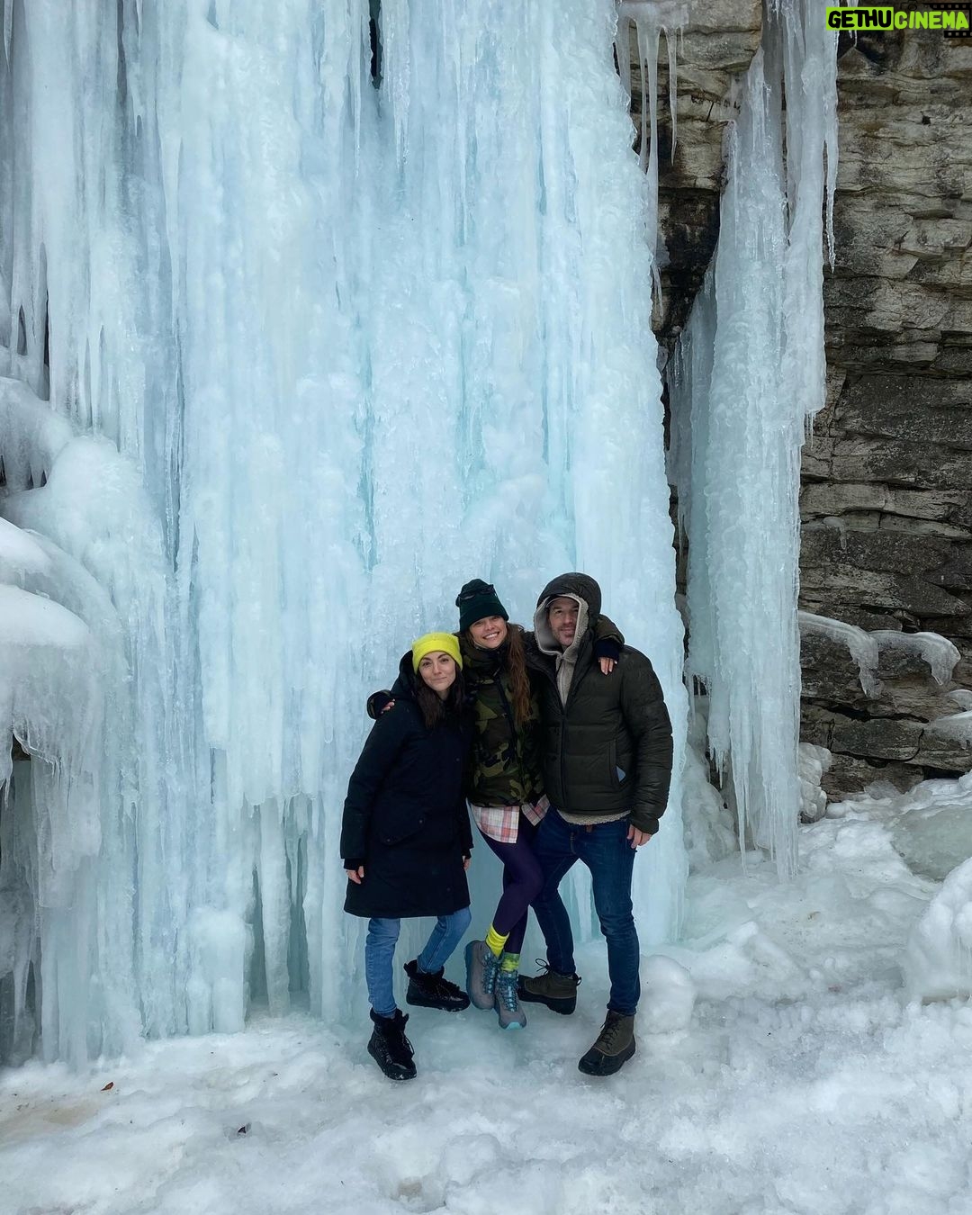 Nina Agdal Instagram - Sometimes you just need some fresh air, a couple of friends and some good laughs to recharge those batteries 💙 (tested/quarantined prior to seeing eachother) What do you do to recharge? Upstate NY